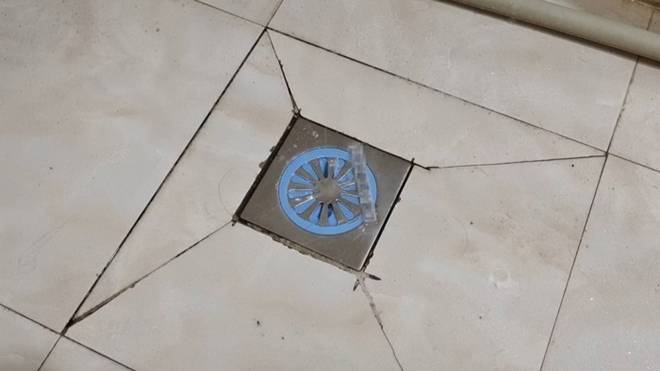 Nhét quả bóng bay vào bồn cầu, tưởng nghịch dại nhưng lợi không ngờ, vừa hiệu quả vừa tiết kiệm-7