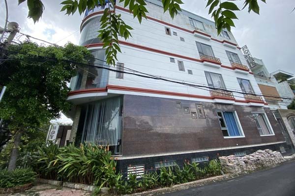 Bắt cóc đòi 2 tỷ đồng tiền chuộc: Nghi phạm nhờ quản lý khách sạn trông bé gái-2