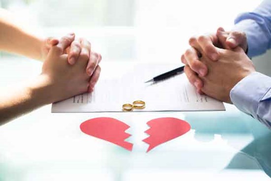 Tôi đòi ly hôn vì chồng muốn đi du lịch 2 ngày cùng vợ cũ