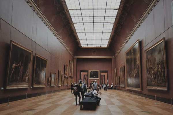 Ham sống xa hoa hưởng thụ, nhân viên bảo tàng đổi tranh giả lấy tranh thật đem bán và cái kết-1