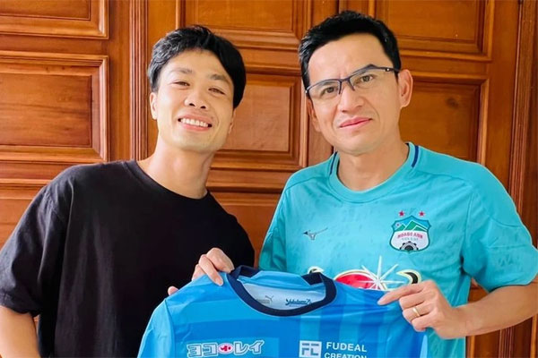 Viên Minh hiếm hoi về quê chồng, ăn mặc cực giản dị khi xuất hiện cùng bố mẹ Công Phượng-4