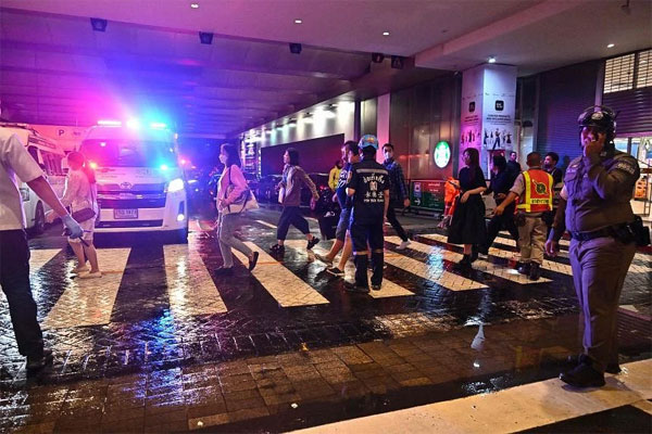 Hiện trường vụ xả súng tại Siam Paragon (Bangkok), hàng trăm người dân bỏ chạy thoát thân-4