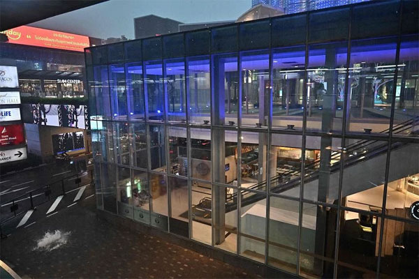 Hiện trường vụ xả súng tại Siam Paragon (Bangkok), hàng trăm người dân bỏ chạy thoát thân-6