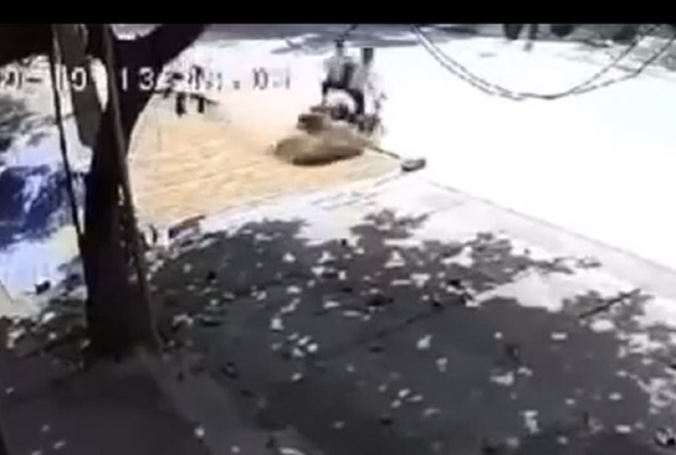 Đi vào đám lúa phơi trên quốc lộ bị trượt ngã, nữ sinh lớp 10 tử vong-1