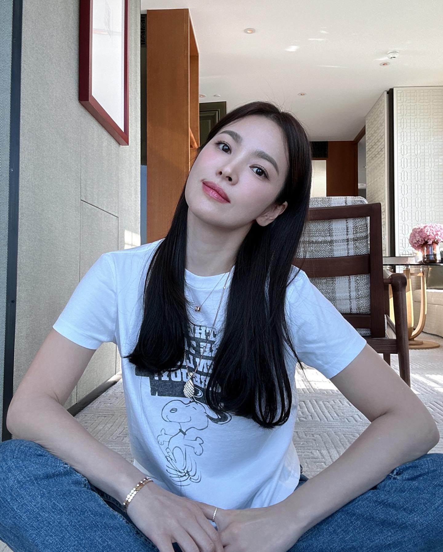 Song Hye Kyo mặc quần jeans đẹp từ phim ra ngoài đời, ngắm là muốn học hỏi-4