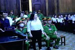 Bà Nguyễn Phương Hằng chấp nhận bản án 3 năm tù-2