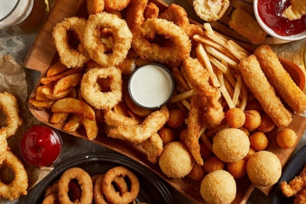 Cụ bà 102 tuổi vẫn đi làm, khỏe mạnh minh mẫn nhờ không ăn 1 món và kiên trì làm 2 việc sau-2