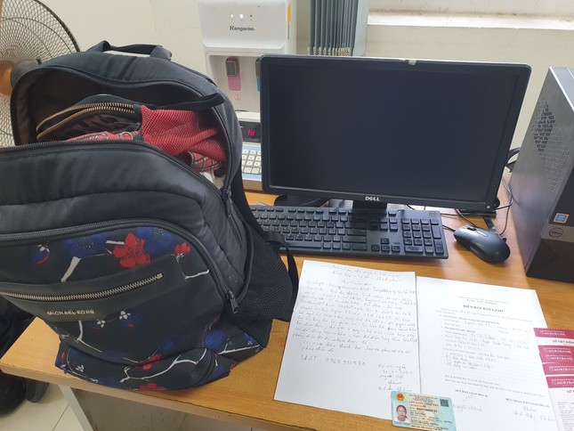 Tài xế xe buýt trao trả tài sản hơn 2 tỷ đồng hành khách để quên-2