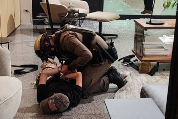 Nghi phạm vụ xả súng tại TTTM Bangkok: Đang điều trị tâm thần, phát hiện trong nhà có nhiều súng đạn-1