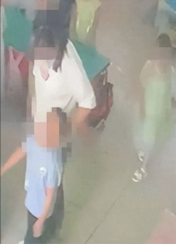 Trung Quốc: Bé 5 tuổi nói lời xót xa, lộ chuyện bị 3 cô giáo bạo hành liên tục-1