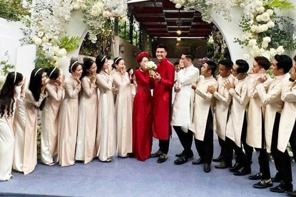 Bên trong căn hộ cao cấp của vợ chồng Thành Chung: Phòng khách tường kính view khủng ngắm trọn Hà Nội-22