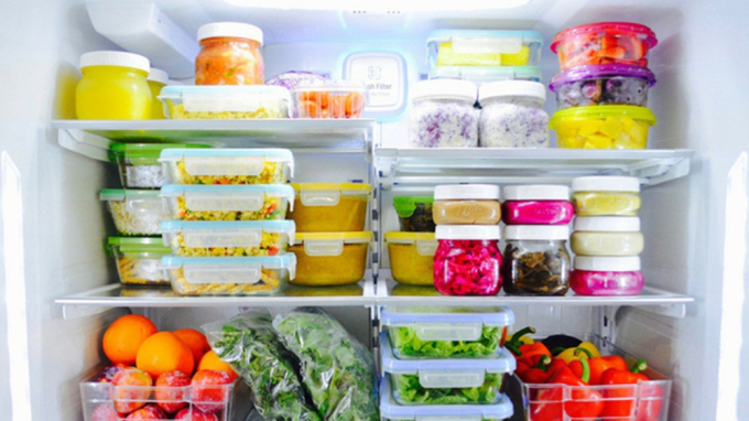 Cất thực phẩm vào tủ lạnh trong bát sứ hay hộp nhựa thì giữ được lâu nhất? Câu trả lời khiến nhiều người bất ngờ-1