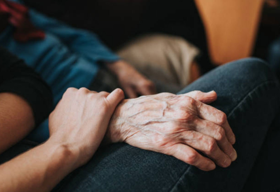 Người giúp việc sửng sốt nhận món quà sinh nhật từ chủ nhà-1