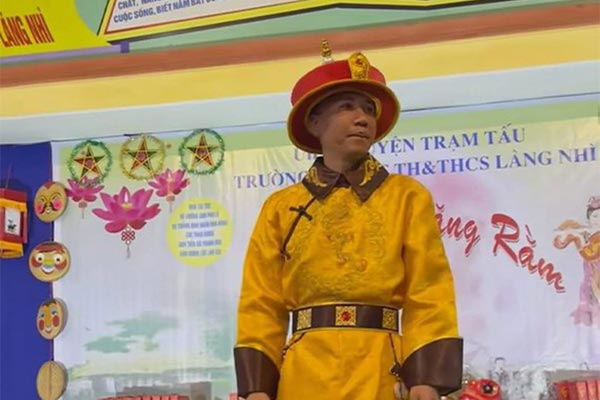 Giang hồ mạng Phú Lê gỡ toàn bộ video mặc đồ phản cảm biểu diễn ở trường học-2