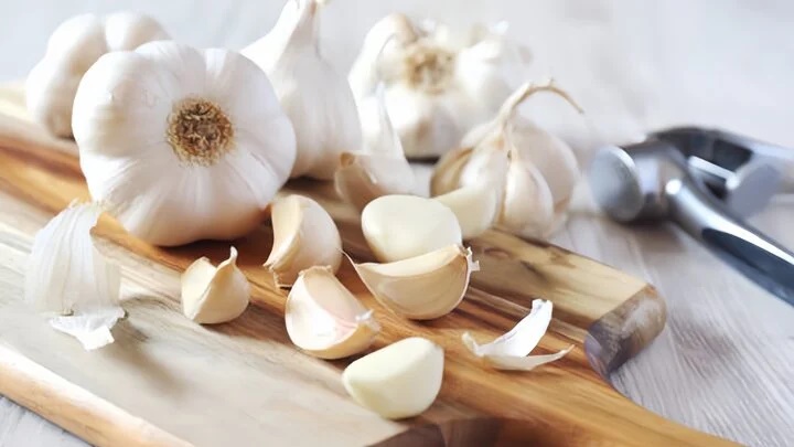 Unexpected benefits of garlic skin-1