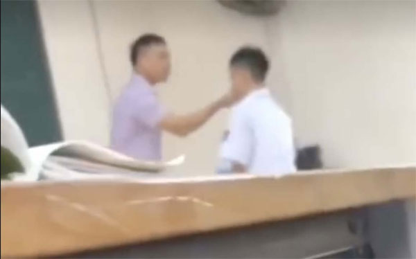 Nghịch cảnh trò quỳ lạy cô, thầy bóp cằm trò-2