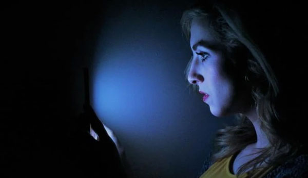 Nữ sinh viên bị đột quỵ mắt, da nhăn nheo vì 1 thói quen nhiều người trẻ hay làm-4