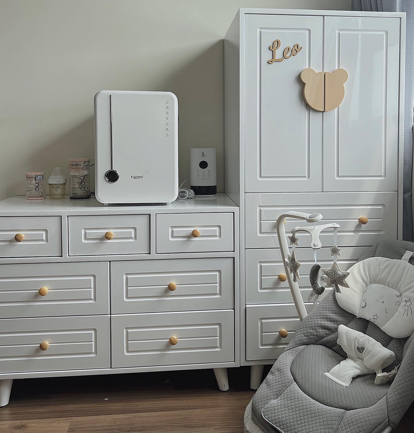 Bên trong căn hộ cao cấp của vợ chồng Thành Chung: Phòng khách tường kính view khủng ngắm trọn Hà Nội-15