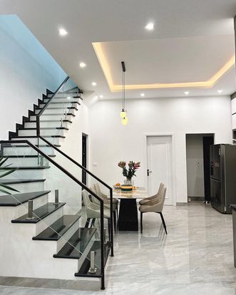 Bên trong căn hộ cao cấp của vợ chồng Thành Chung: Phòng khách tường kính view khủng ngắm trọn Hà Nội-20