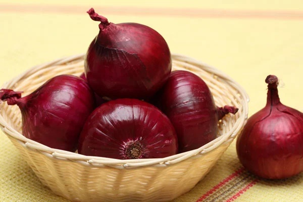 Người phụ nữ 52 tuổi kiên trì ăn hành tây sống để tiêu diệt tế bào ung thư, 6 tháng sau cơ thể thay đổi thế nào?-2