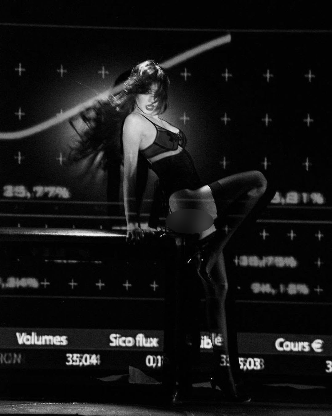 Lisa (BlackPink) tung ảnh diễn ở câu lạc bộ thoát y-3