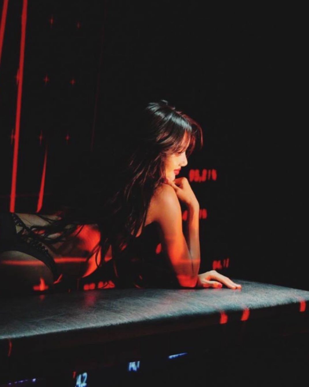 Lisa (BlackPink) tung ảnh diễn ở câu lạc bộ thoát y-5