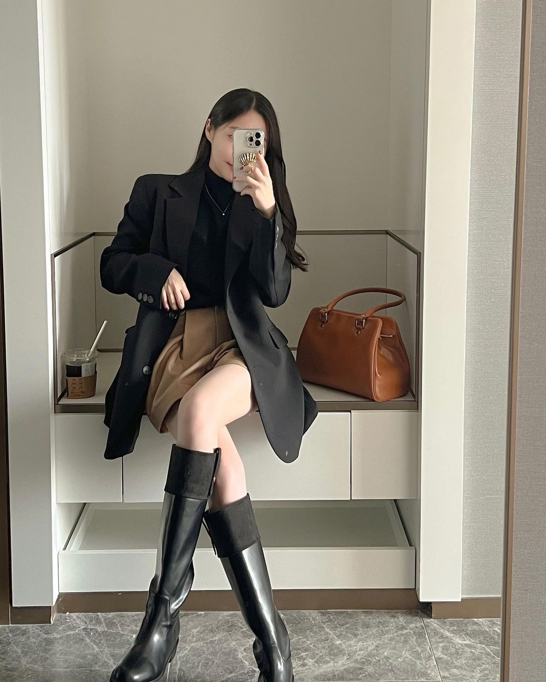 9 cách diện blazer đen thanh lịch, tôn dáng trong mùa lạnh-5