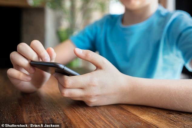 Tôi cho một người bạn vay 1,5 triệu đồng và bị kết tội rửa tiền, bà mẹ tiết lộ một sai lầm tưởng chừng vô hại dẫn đến bi kịch-2