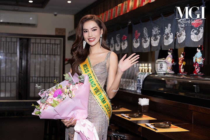 Lê Hoàng Phương gây ấn tượng khi ăn tối cùng Chủ tịch Miss Grand International-2