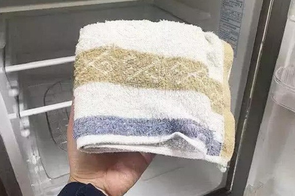 Nhét 2 chiếc đũa vào bồn cầu, tiết kiệm tiền trăm mỗi năm, tưởng nghịch dại nhưng rất thiết thực-7