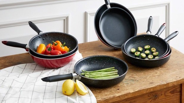 Kiểu rửa nồi, chảo chống dính vừa khiến vật dụng nhanh hỏng, vừa hại tới sức khỏe: Rất nhiều gia đình đang làm!-1