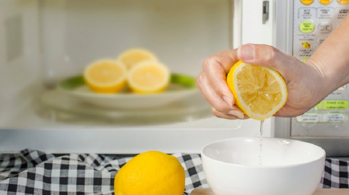 The most effective way to squeeze lemons-2