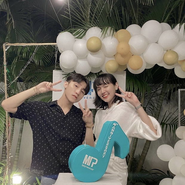 Rầm rộ hình ảnh con trai Sơn Tùng, netizen còn lùng được ảnh mẹ của nam ca sĩ bế cháu?-4