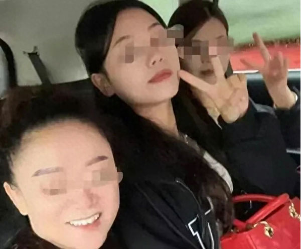 Xe cưới bất ngờ lao thẳng vào xe chở rác khiến cô dâu chú rể cùng 4 người khác tử vong thương tâm-2