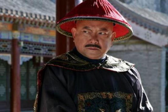 Chơi ngông như Hòa Thân ngày nào cũng uống 