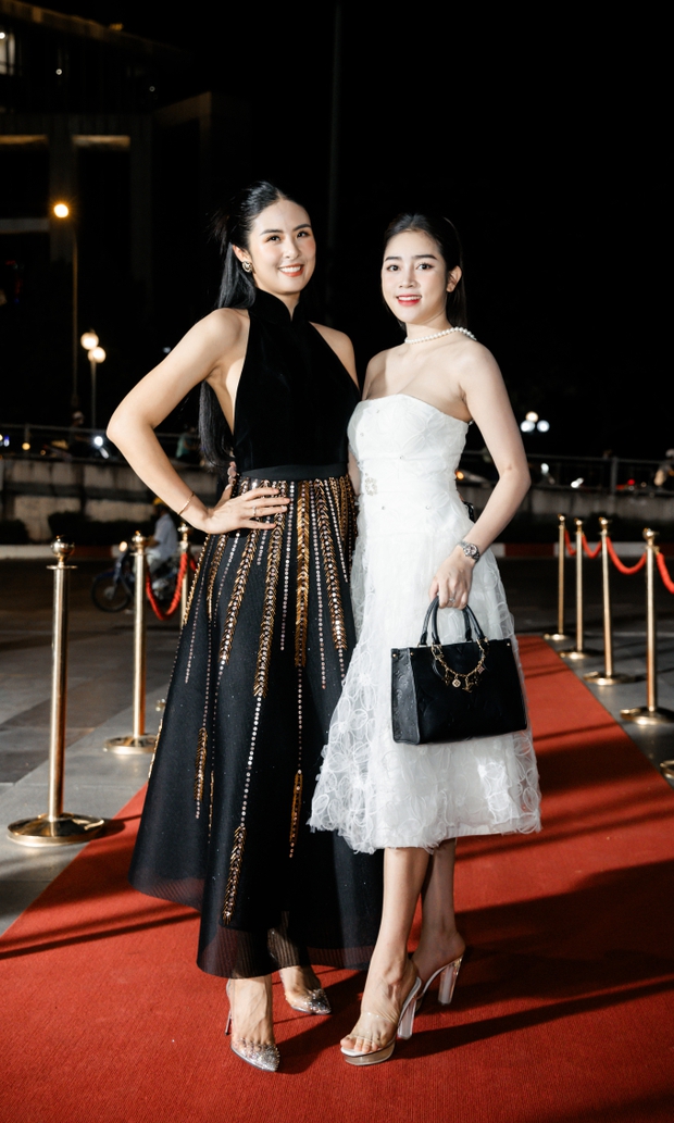 Hoa hậu Ngọc Hân và dàn sao Việt đổ bộ thảm đỏ ra mắt phim Giao Lộ 8675 tại Hà Nội-1
