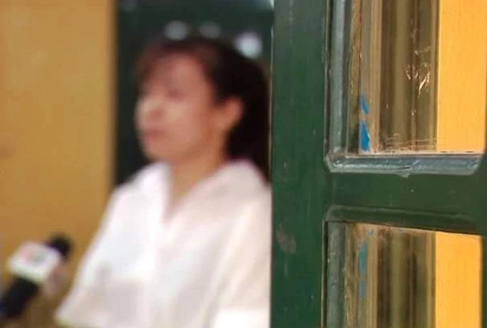 Vụ cô giáo khiến nữ sinh quỳ trước cửa lớp: Giám đốc Sở GD-ĐT nói phải xử lý nghiêm-1
