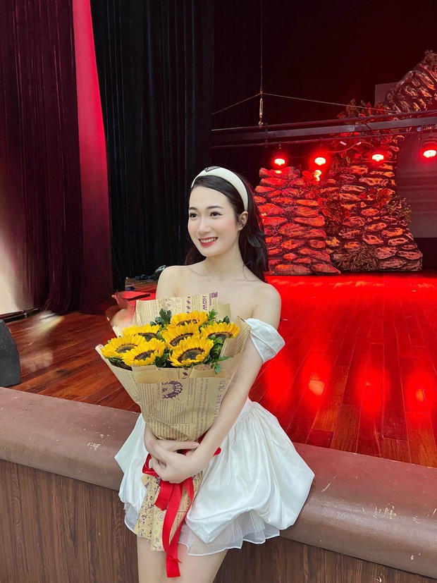 Phim Việt xuất hiện tân binh nóng bỏng còn diễn hay lấn át nữ chính, diện mạo ngoài đời xinh hơn cả trên phim-9