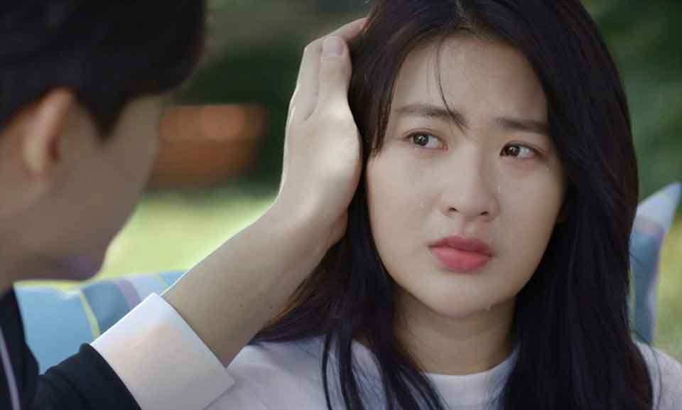 Vợ mới luôn khóc lóc, ghen cả với... hai con gái riêng của tôi-1