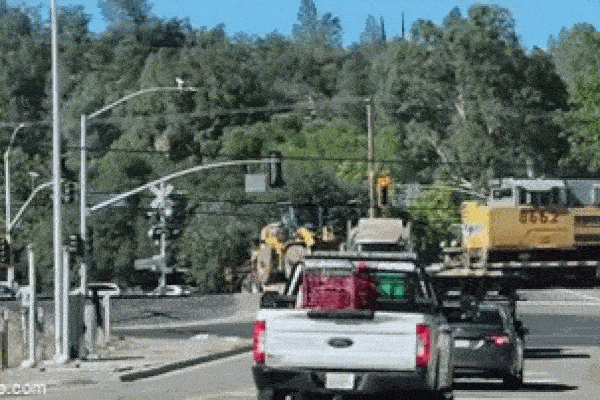 Người đàn ông đi xe máy bị xe khách cán qua người tử vong-1