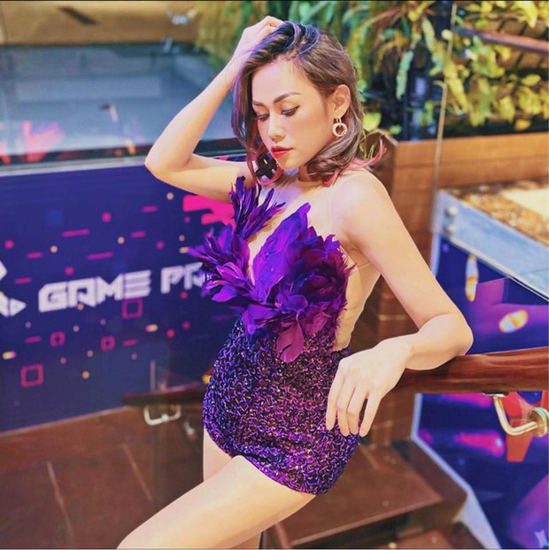 Tiền vệ có gu thời trang đẹp nhất Việt Nam kỷ niệm 10 năm ngày cưới với vợ ca sĩ, gửi gắm điều đặc biệt-3