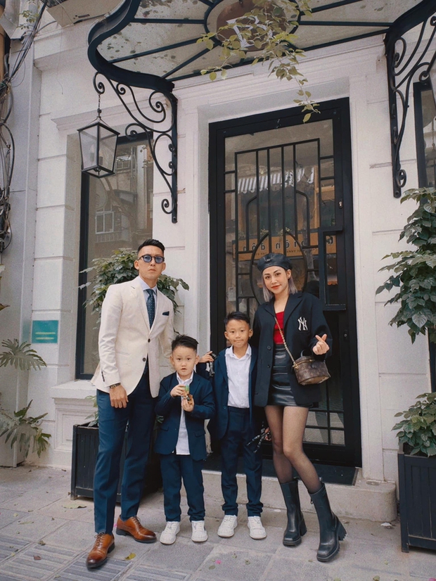 Tiền vệ có gu thời trang đẹp nhất Việt Nam kỷ niệm 10 năm ngày cưới với vợ ca sĩ, gửi gắm điều đặc biệt-4