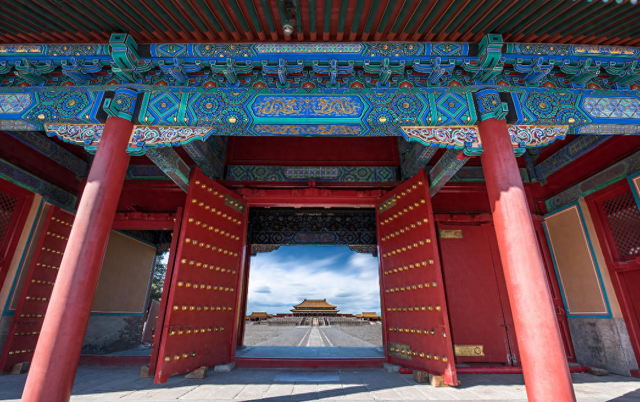 Vì sao 81 cái đinh ở cổng Tử Cấm Thành không gây nguy hiểm nhưng không 1 ai dám chạm vào?-1