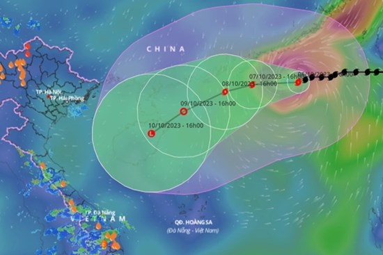 Bão Koinu bất ngờ mạnh lên trên Biển Đông