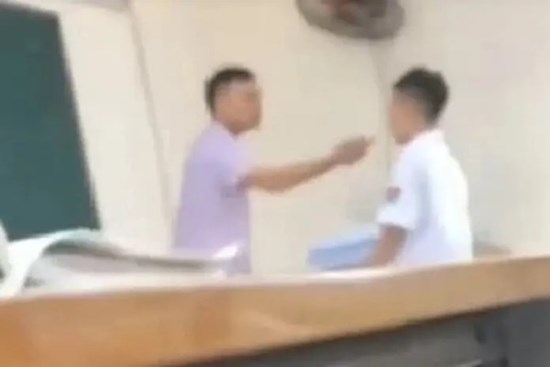 Thầy giáo xưng hô