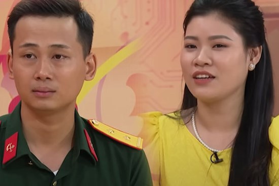 Anh bộ đội có gu ăn mặc lạ, đi hẹn hò dẫn theo “vệ sĩ” khiến bạn gái đứng hình