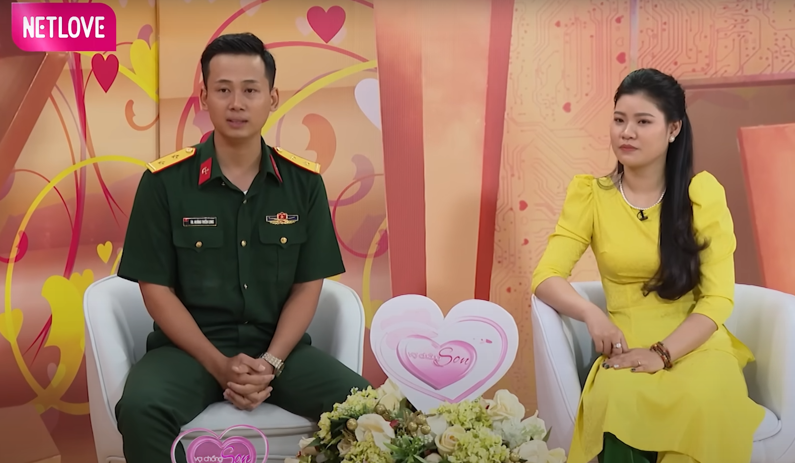 Anh bộ đội có gu ăn mặc lạ, đi hẹn hò dẫn theo vệ sĩ” khiến bạn gái đứng hình-1