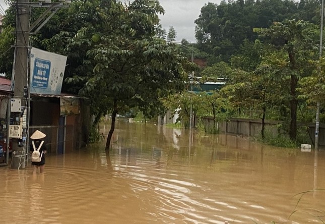 Ngập lụt, sạt lở nghiêm trọng ở Yên Bái, 2 người thiệt mạng-9