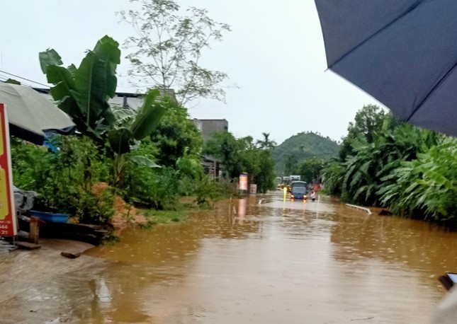 Ngập lụt, sạt lở nghiêm trọng ở Yên Bái, 2 người thiệt mạng-10
