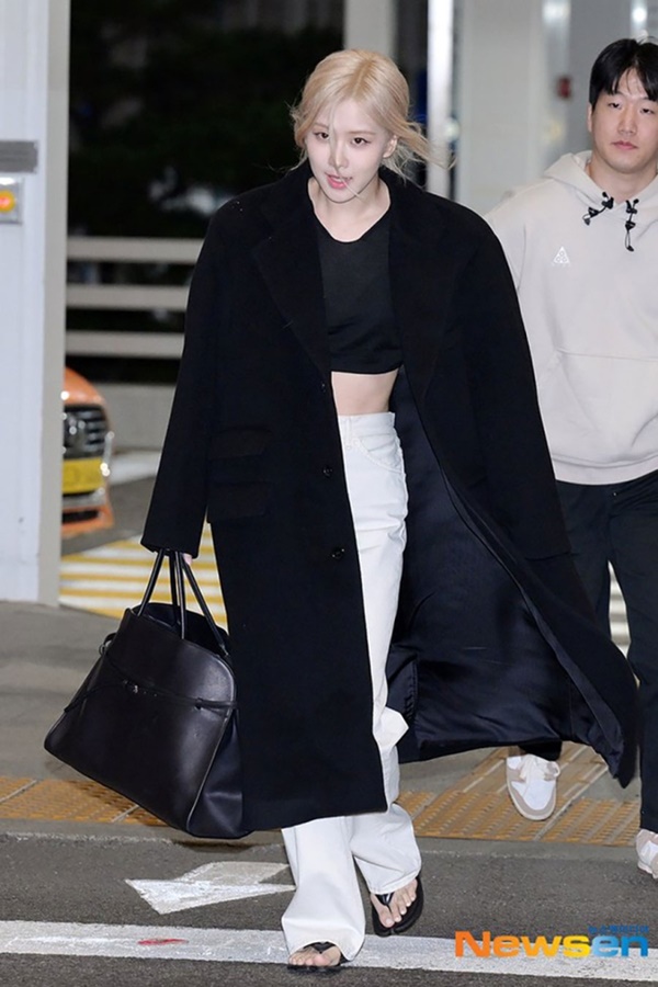 Sắc đen ngập tràn tủ đồ thu đông của BLACKPINK: Món nào nhìn cũng xịn, học theo là nâng cấp phong cách-7